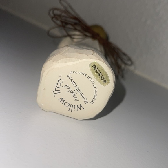 Willow Tree Angel of Remembrance  Figurine 2001 - Picture 4 of 4